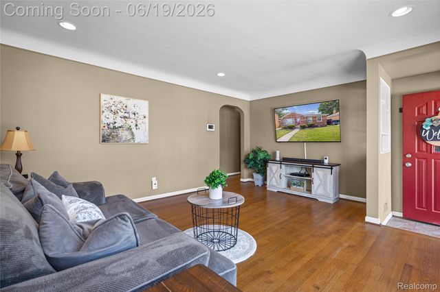 20300 Sunnyside Street, St. Clair Shores, MI 48080