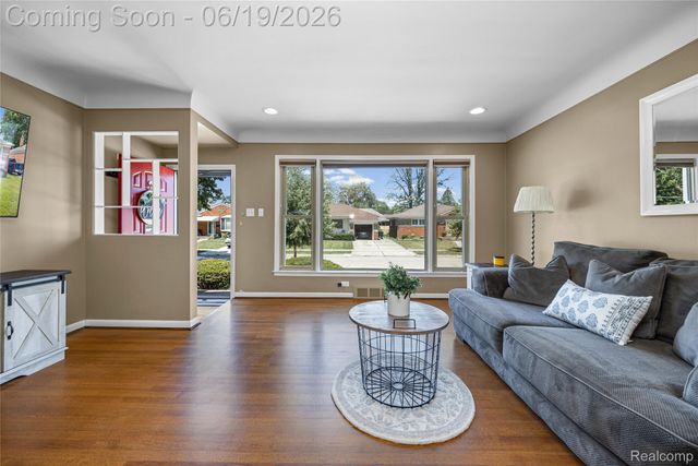 20300 Sunnyside Street, St. Clair Shores, MI 48080