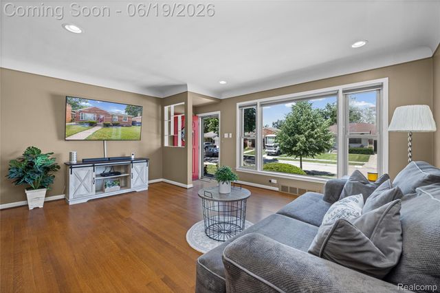 20300 Sunnyside Street, St. Clair Shores, MI 48080