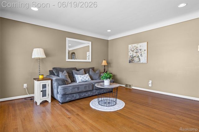 20300 Sunnyside Street, St. Clair Shores, MI 48080