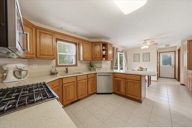2105 Shadowood Court, Valparaiso, IN 46383