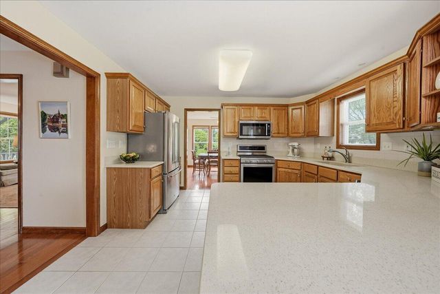 2105 Shadowood Court, Valparaiso, IN 46383