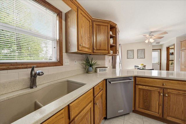 2105 Shadowood Court, Valparaiso, IN 46383