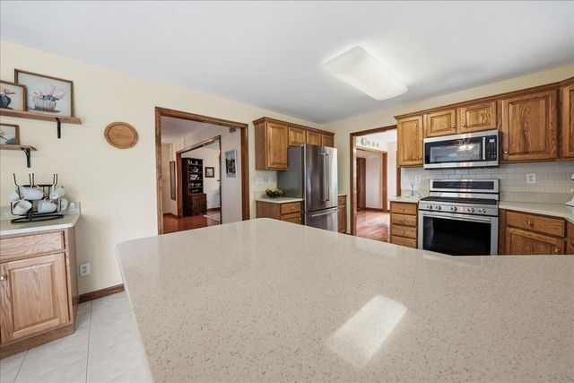 2105 Shadowood Court, Valparaiso, IN 46383