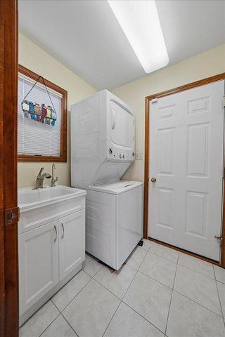 2105 Shadowood Court, Valparaiso, IN 46383