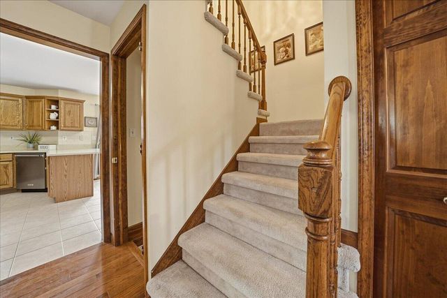2105 Shadowood Court, Valparaiso, IN 46383