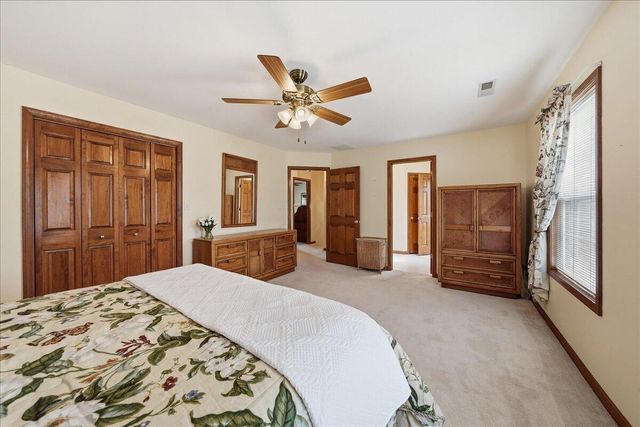 2105 Shadowood Court, Valparaiso, IN 46383