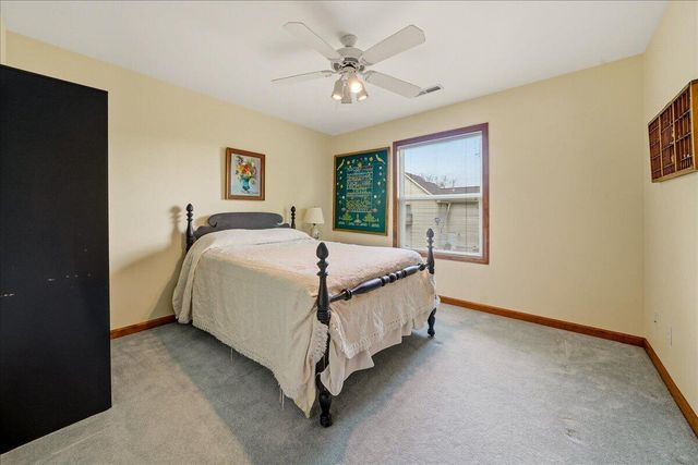 2105 Shadowood Court, Valparaiso, IN 46383
