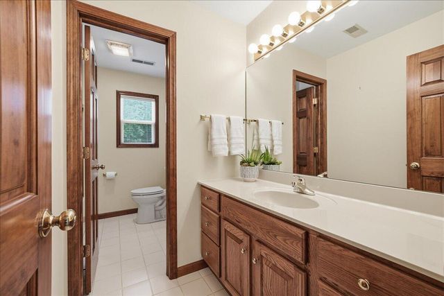 2105 Shadowood Court, Valparaiso, IN 46383