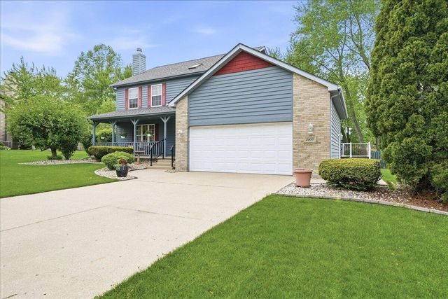 2105 Shadowood Court, Valparaiso, IN 46383