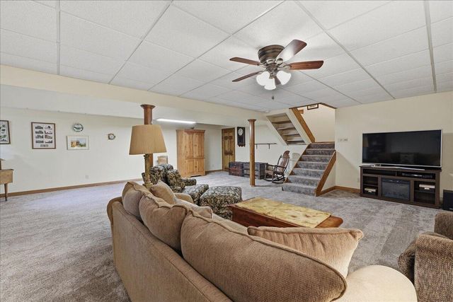 2105 Shadowood Court, Valparaiso, IN 46383