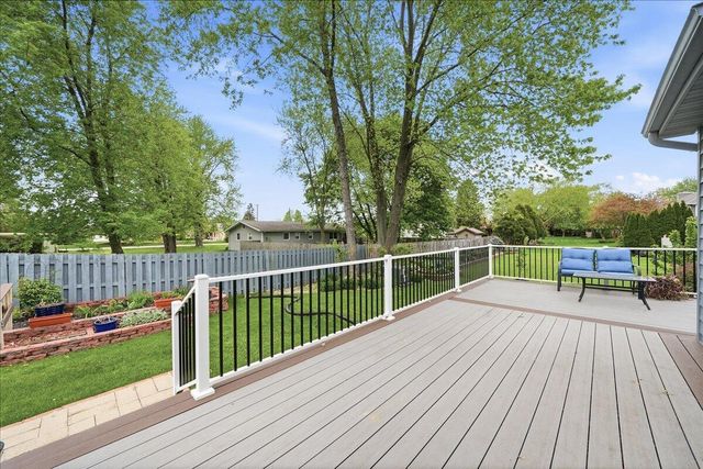 2105 Shadowood Court, Valparaiso, IN 46383