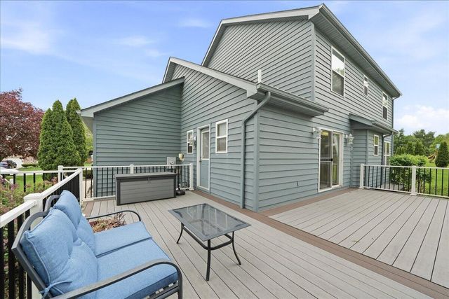 2105 Shadowood Court, Valparaiso, IN 46383