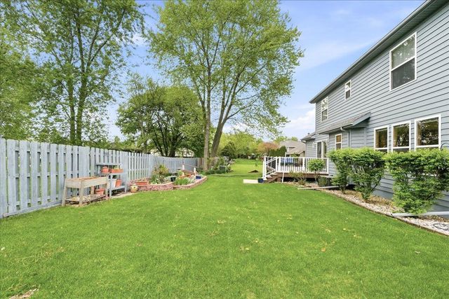 2105 Shadowood Court, Valparaiso, IN 46383