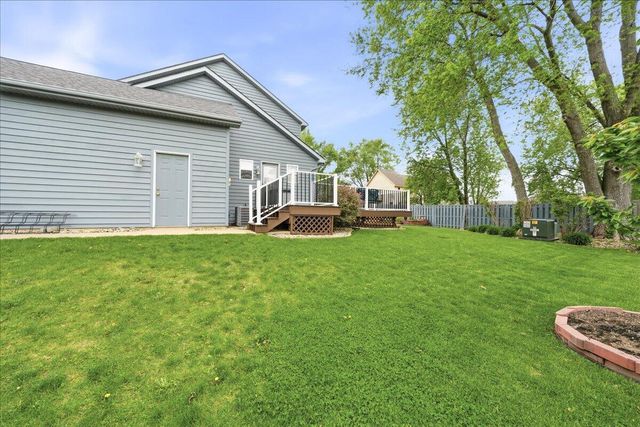 2105 Shadowood Court, Valparaiso, IN 46383