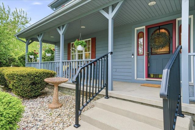 2105 Shadowood Court, Valparaiso, IN 46383