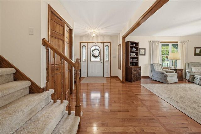 2105 Shadowood Court, Valparaiso, IN 46383