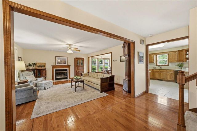 2105 Shadowood Court, Valparaiso, IN 46383