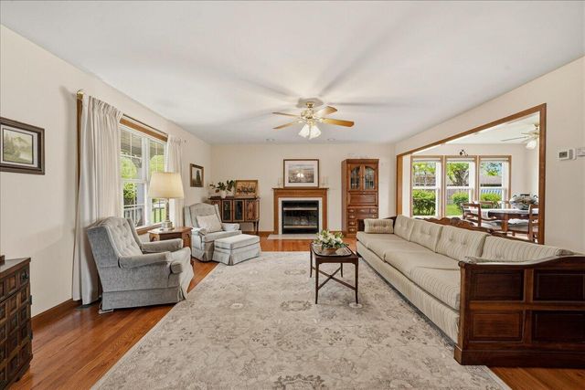 2105 Shadowood Court, Valparaiso, IN 46383