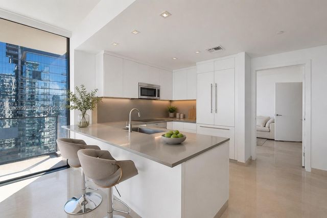 68 SE 6th St 3301, Miami, FL 33131