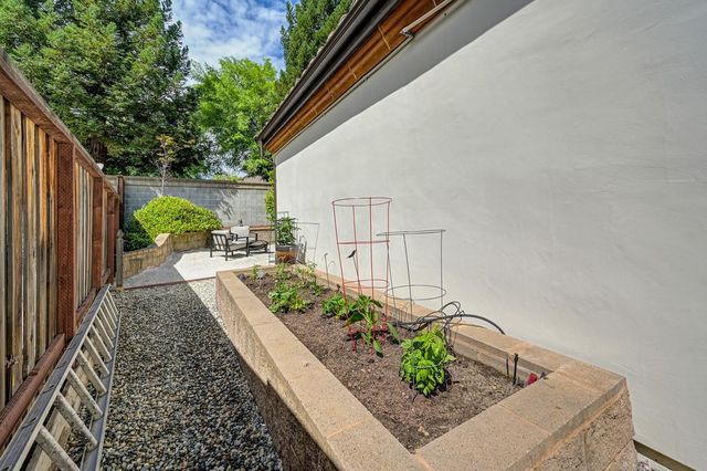 1722 Palomares Way, Roseville, CA 95747