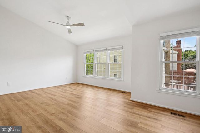 4138 MEADOW FIELD CT, Fairfax, VA 22033