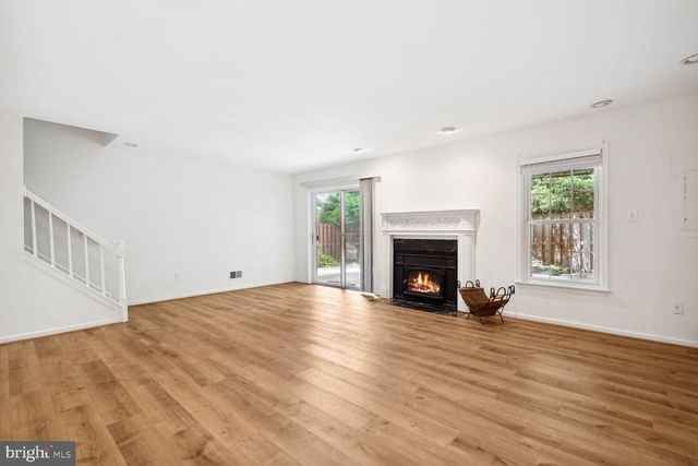 4138 MEADOW FIELD CT, Fairfax, VA 22033