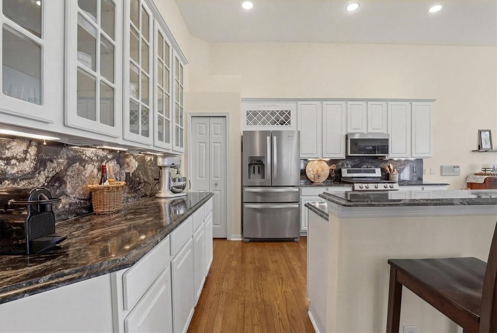 Image 16 of property listing at 328 LIAM AVENUE, Tarpon Springs, FL 34689