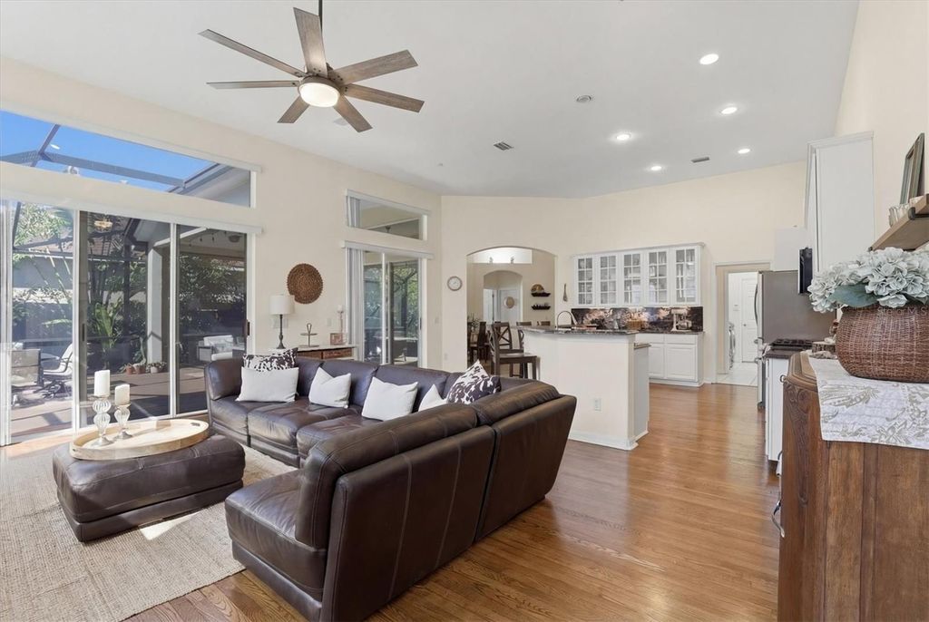 Image 21 of property listing at 328 LIAM AVENUE, Tarpon Springs, FL 34689