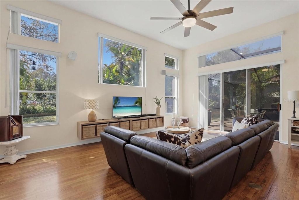 Image 22 of property listing at 328 LIAM AVENUE, Tarpon Springs, FL 34689