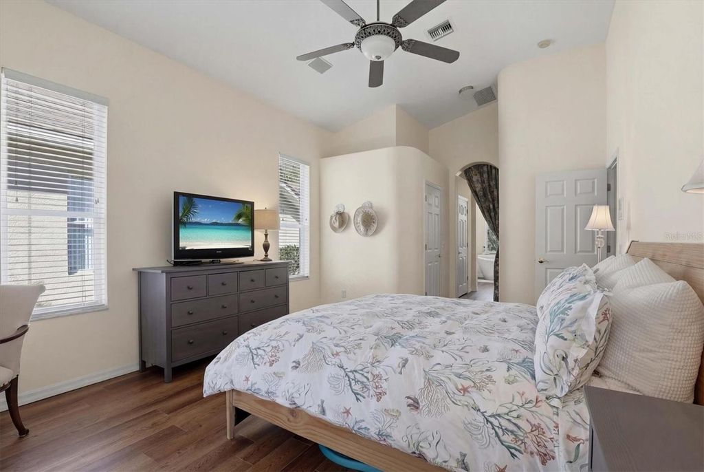 Image 26 of property listing at 328 LIAM AVENUE, Tarpon Springs, FL 34689