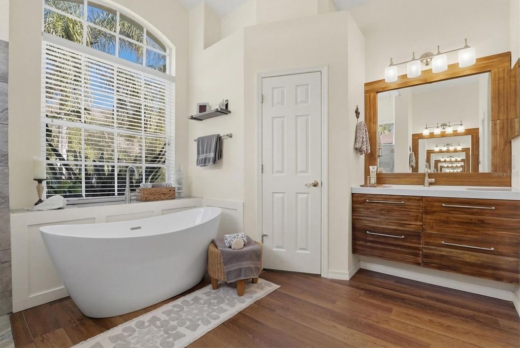 Image 29 of property listing at 328 LIAM AVENUE, Tarpon Springs, FL 34689