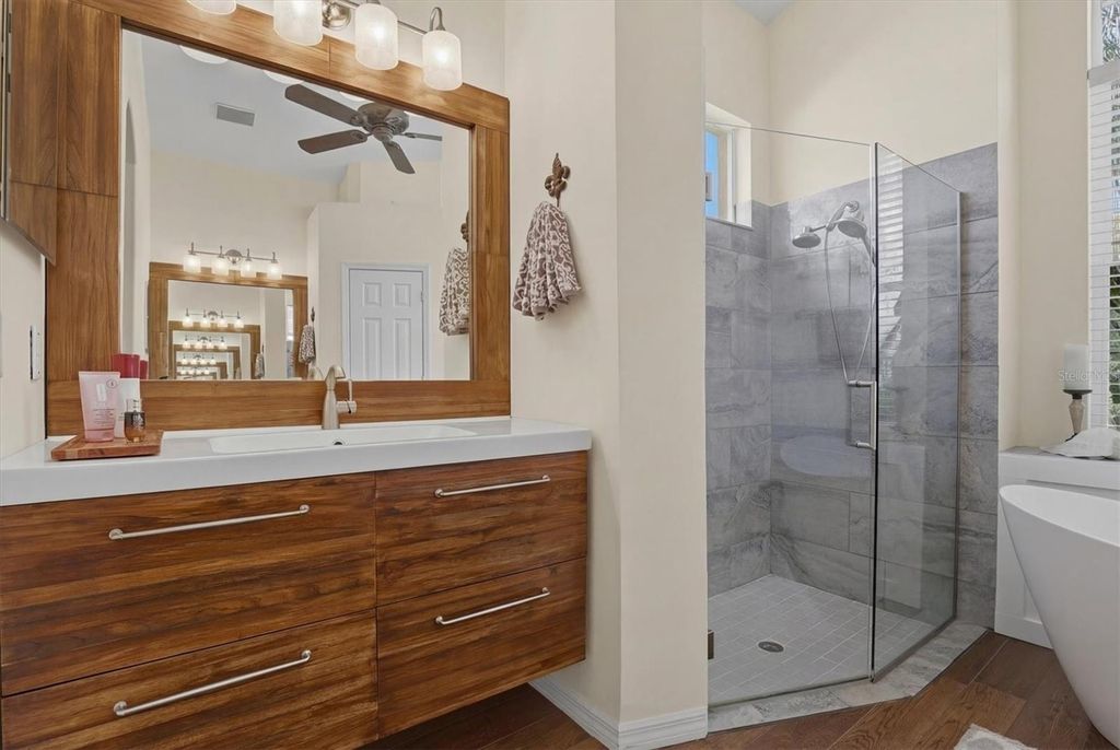 Image 31 of property listing at 328 LIAM AVENUE, Tarpon Springs, FL 34689