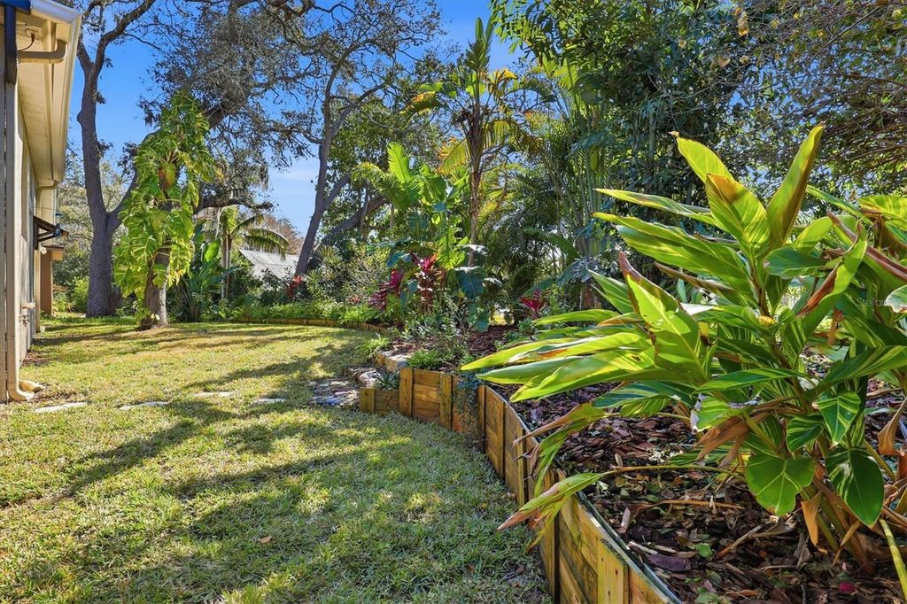 Image 47 of property listing at 328 LIAM AVENUE, Tarpon Springs, FL 34689