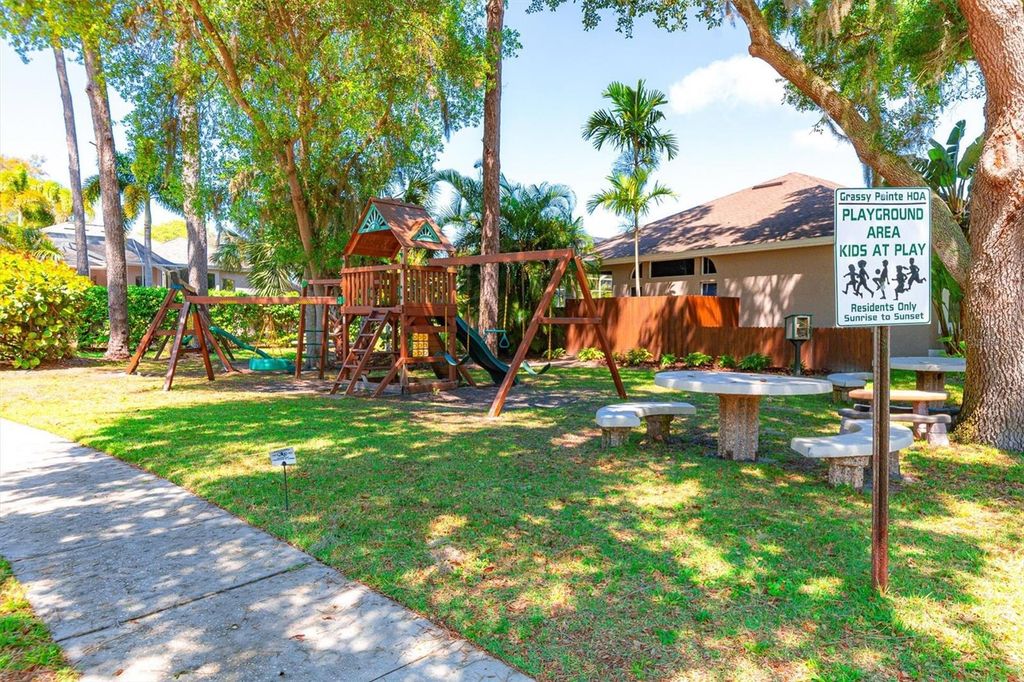 Image 53 of property listing at 328 LIAM AVENUE, Tarpon Springs, FL 34689