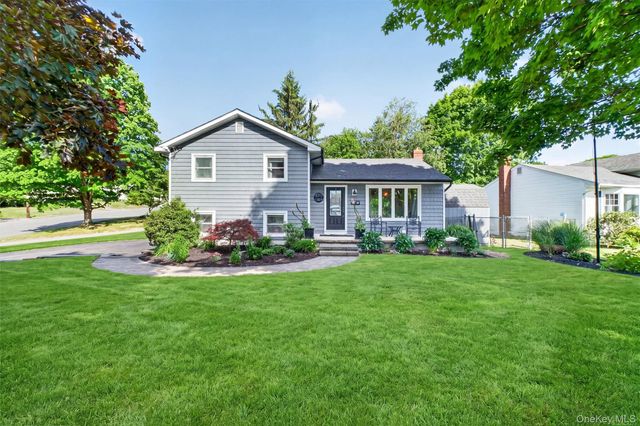 13 Clarkview Road, New Windsor, NY 12553