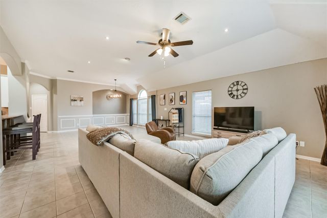 153 Greenridge Circle, League City, TX 77573