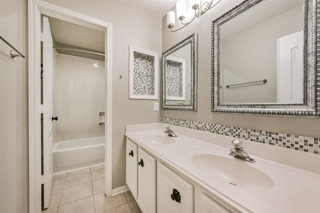 153 Greenridge Circle, League City, TX 77573