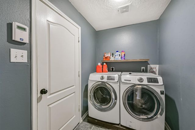 153 Greenridge Circle, League City, TX 77573