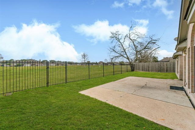 153 Greenridge Circle, League City, TX 77573