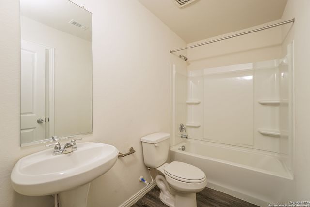 917 8th, Seguin, TX 78155