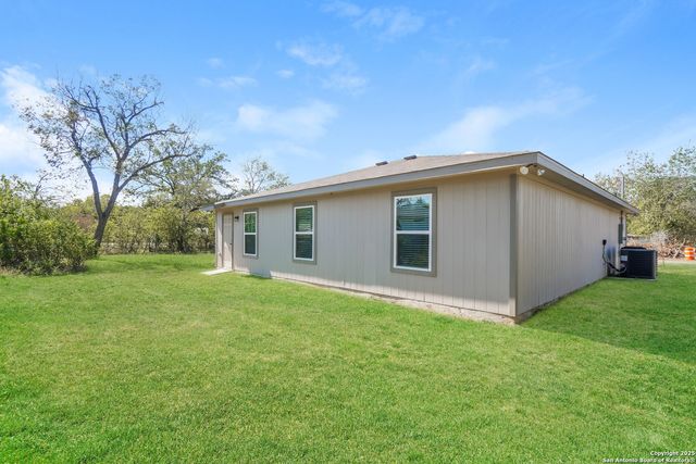 917 8th, Seguin, TX 78155