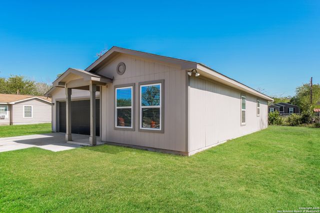 917 8th, Seguin, TX 78155