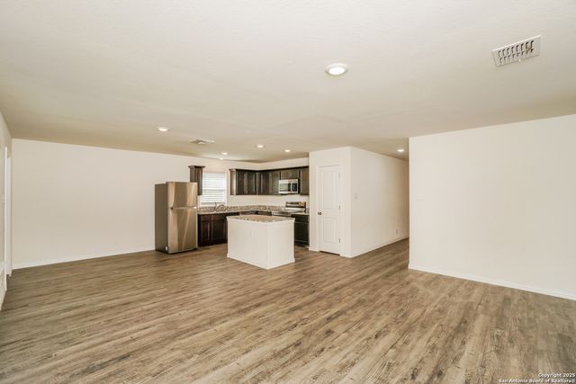 917 8th, Seguin, TX 78155