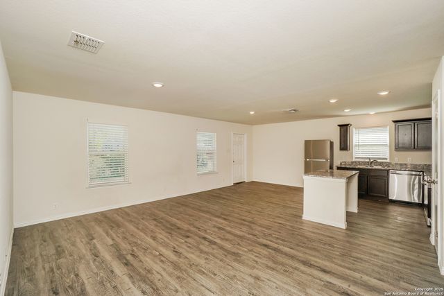 917 8th, Seguin, TX 78155