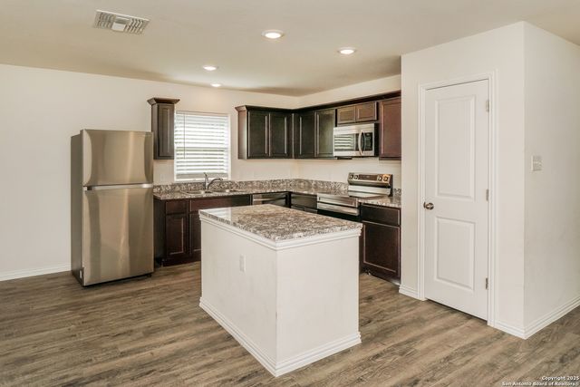 917 8th, Seguin, TX 78155