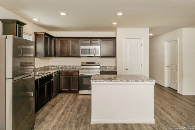 917 8th, Seguin, TX 78155