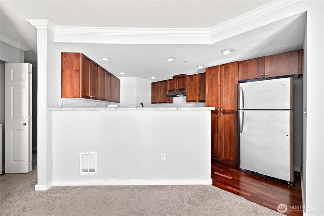 25025 SE Klahanie Boulevard #L103, Sammamish, WA 98029