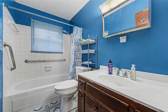 715 N 12th Place, Rogers, AR 72756