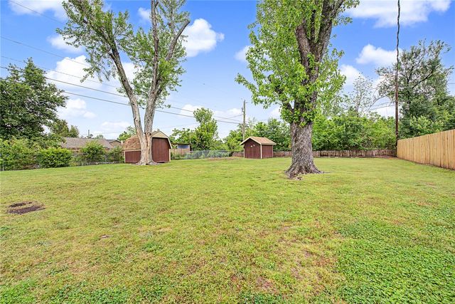 715 N 12th Place, Rogers, AR 72756